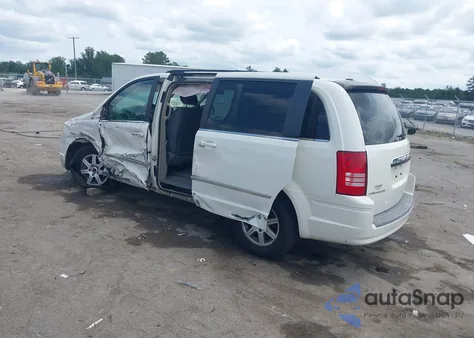 2010 Chrysler Town & Country Touring from USA, damaged, VIN 2A4RR5D13AR185854